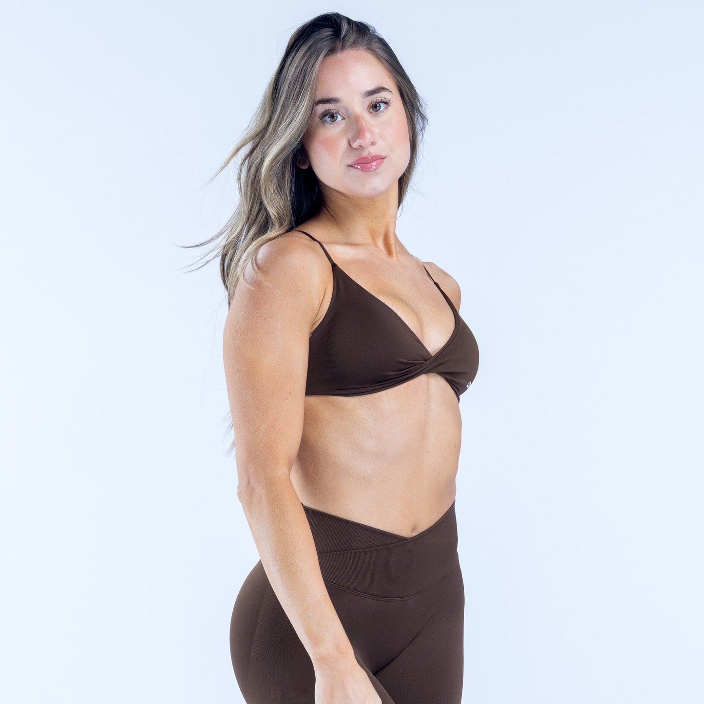 DFYNE Vision Twist Front Sports Bra